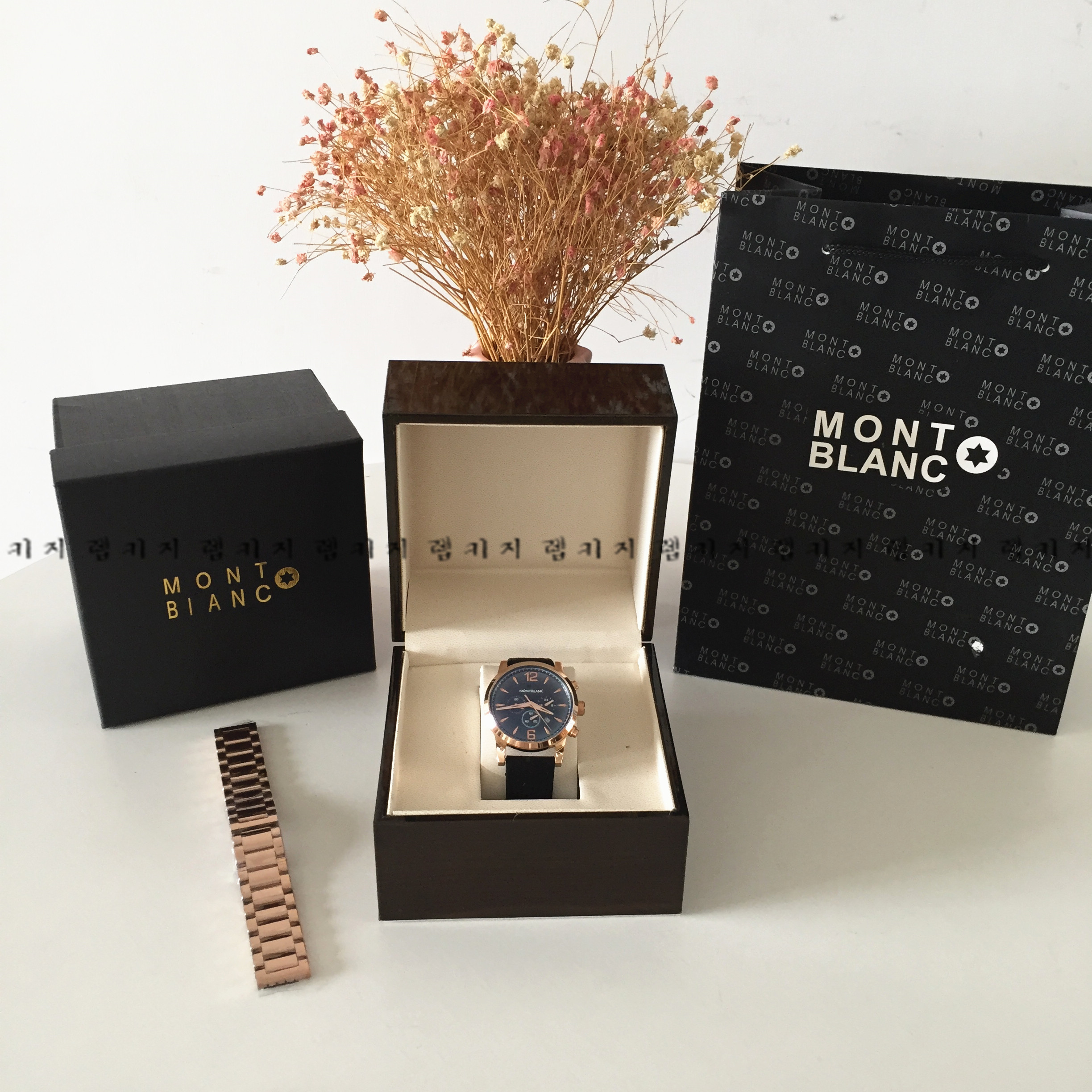 몽블랑 그라데이션 금장 가죽시계